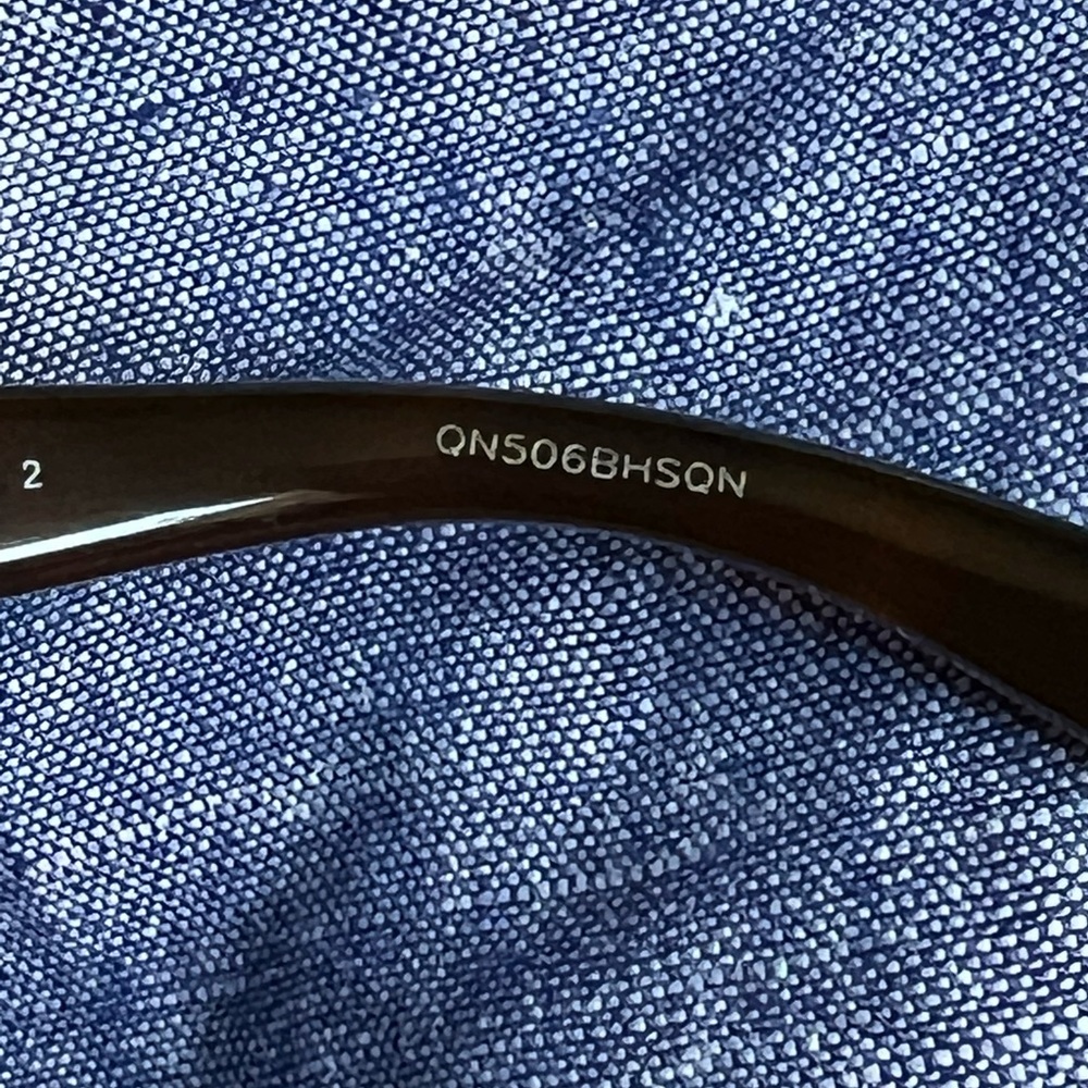 Gucci classic sunglasses & case - Picture 6 of 16